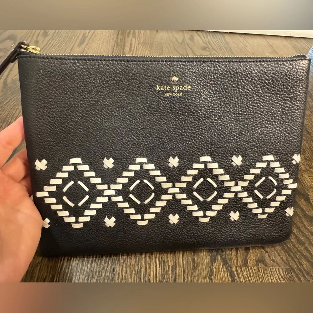 Kate Spade • Pebbled Leather Gia Flynn Street Zip Clutch Bag